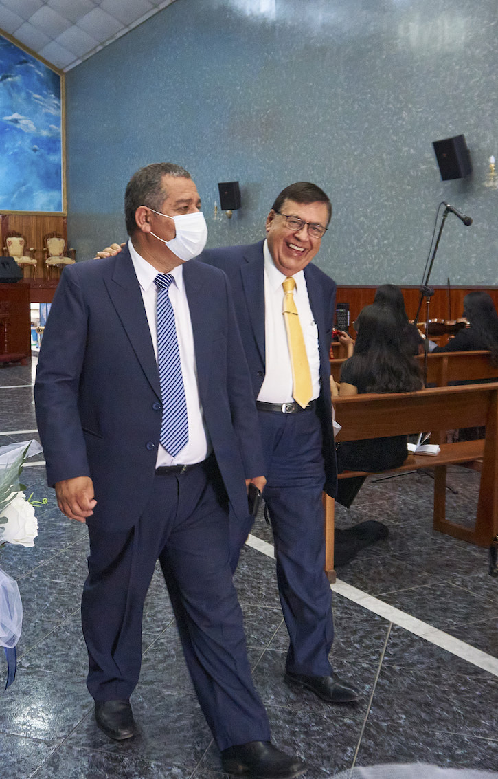 Obispo Edmundo Centeno y Pastor Isaac Menares