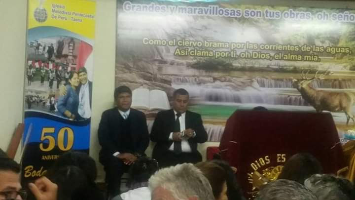 Pastor honrado como Secretario de Superintendencia en el Perú