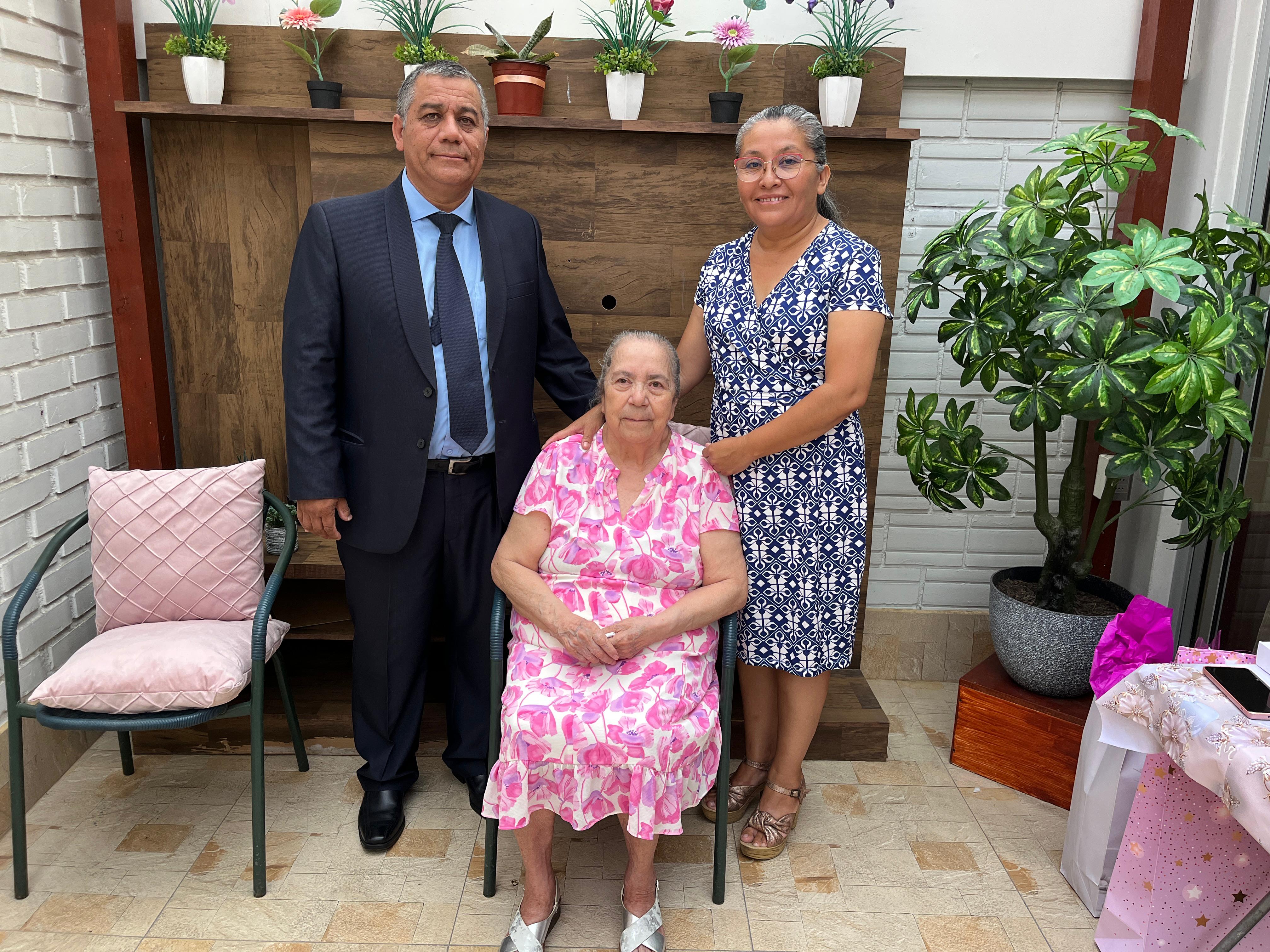 Cumpleaños de nuestra Pastora Elisabeth Alvarado